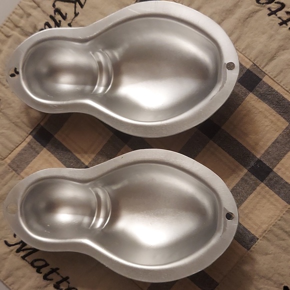 ❤️ Vintage Bundle of Wilton Bowling Pin Cake Pans - Picture 4 of 5